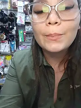 Vale_Saenzz webcam
