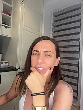 DivineAmely webcam