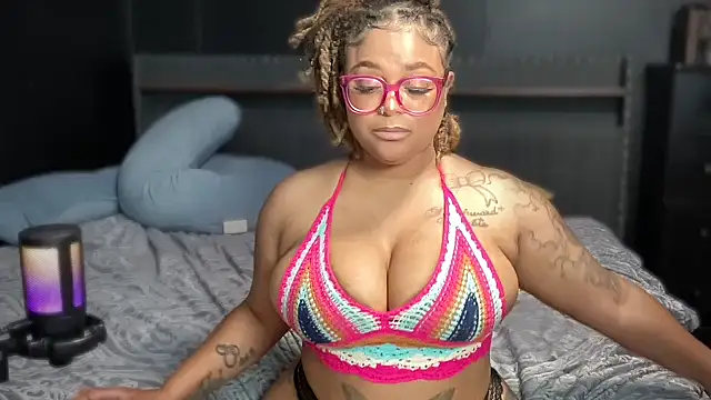 FaeAfterDark webcam