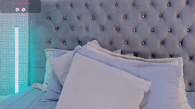 Evaa_Lunna_ webcam