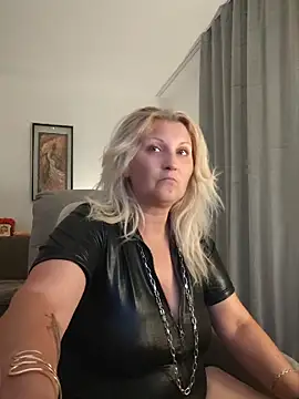 Divineblond webcam