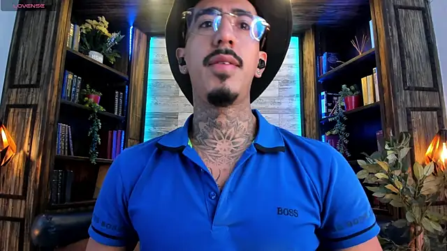 Donovan_Desmond webcam