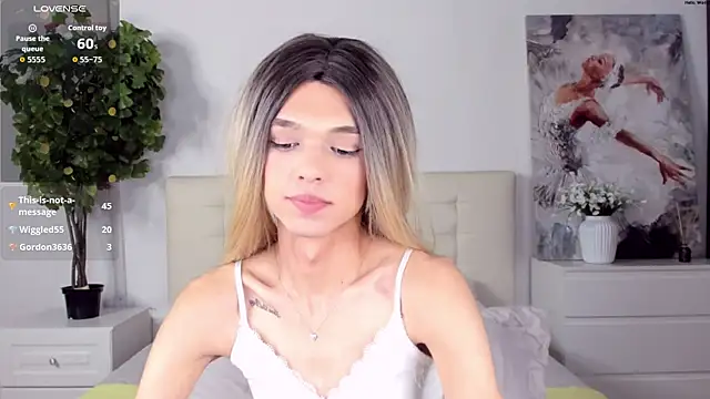 MadonnaRossi Live Webcam on Stripchat
