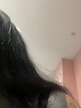 _MelinaCurves_ webcam