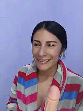 laurahotdirty webcam