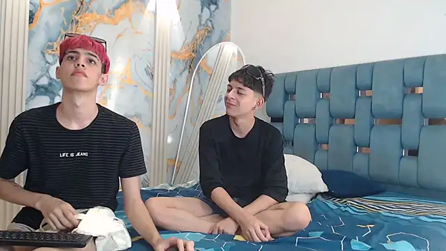 EMPIRE_BOYS1 webcam