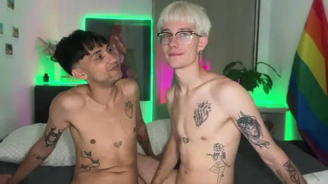 AlphaTwinks live cam