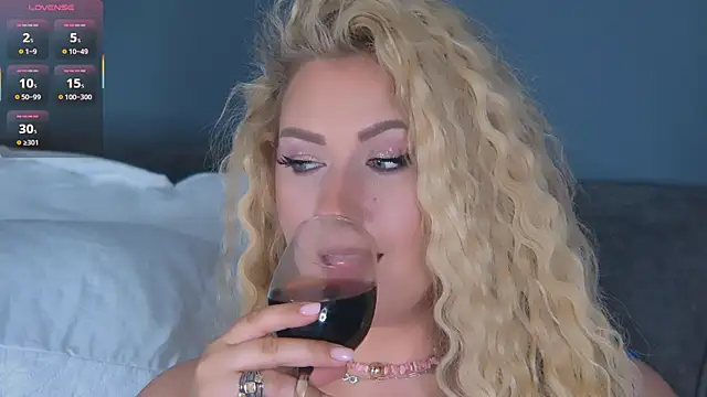 OndinaNoire live sex cam