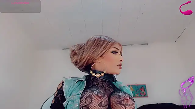 Oriana_braom Live Webcam on Stripchat