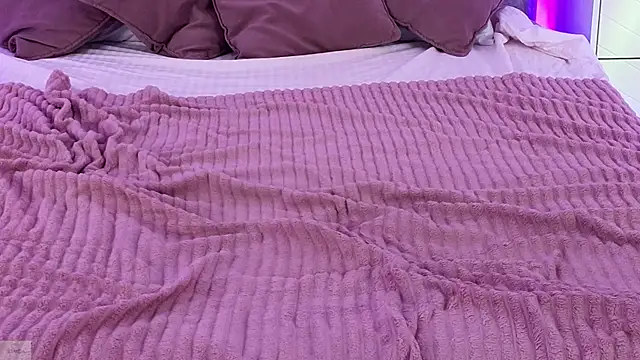 Jules_night live cam