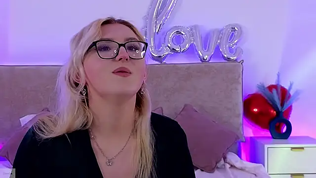 Jules_night live cam