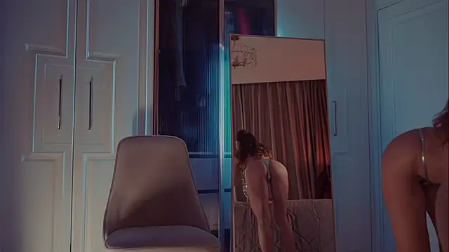 MilaDYstarlight webcam