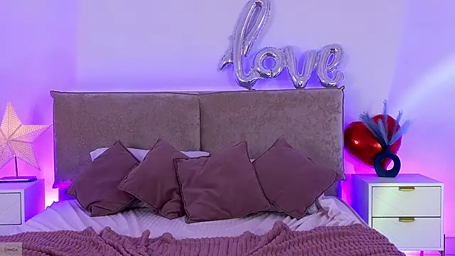 Jules_night live cam