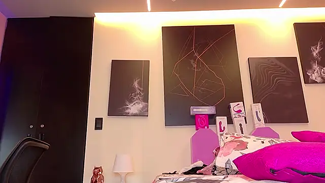 Bella-Saint webcam