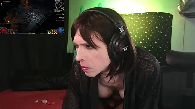 April_Strife webcam