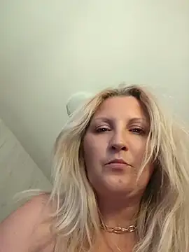Divineblond webcam