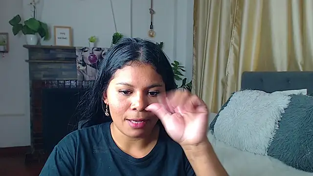 Emma_hassani webcam