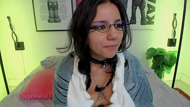 HollyPeach webcam