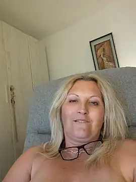 Divineblond webcam