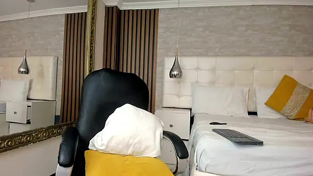SheylaWalker webcam