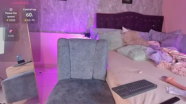 Lauren_smiles webcam