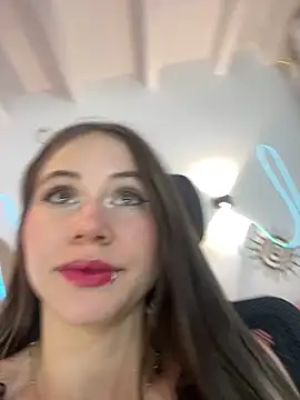 MiaWhiteBunny webcam