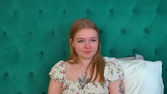 ElinaVale webcam