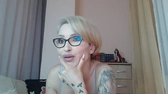 JADAPink___ webcam
