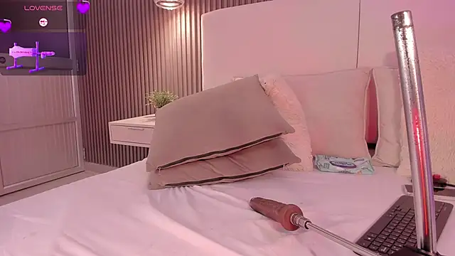 annie_clarkson webcam