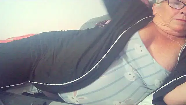 Playful_MILF_Demi webcam