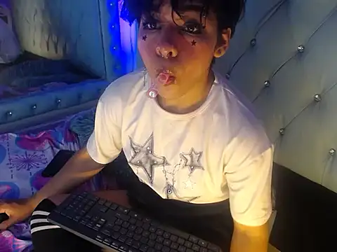 Tiff_Styless webcam