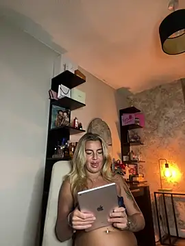 CharlottemilfUKx webcam