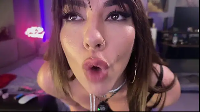 secret_lovers1 (Ask my age) - blow job naked