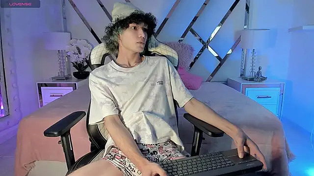 thanier_18 (M twink) - show ass in dog stile