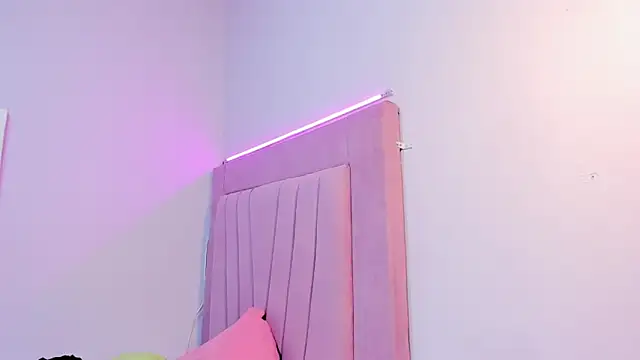 saraa_rosee_ webcam