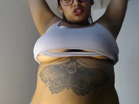 Mia_skyy18 webcam