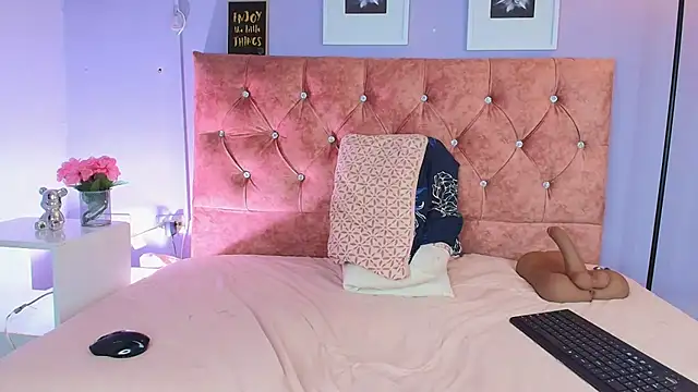 lilirousee - Lilirousee's free webcam - UK Sex Cams
