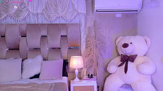 Celestemilan live sex cam