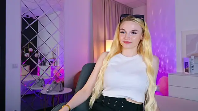 Mila__Lux webcam