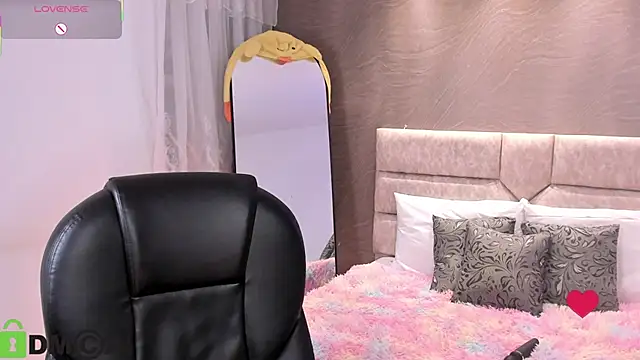 Arinextdoor webcam