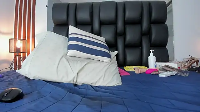 MILF_AURORA webcam