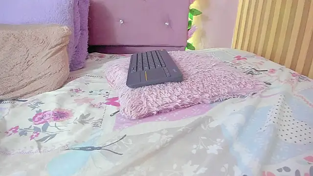 lovely__kiss__ webcam