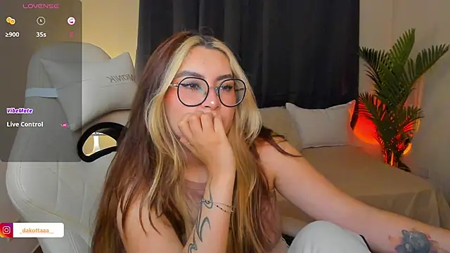 dakottaa_ webcam