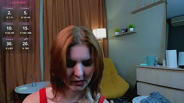 LeyaBloom webcam