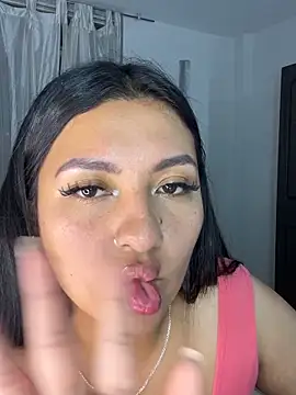 Issa_Santana webcam