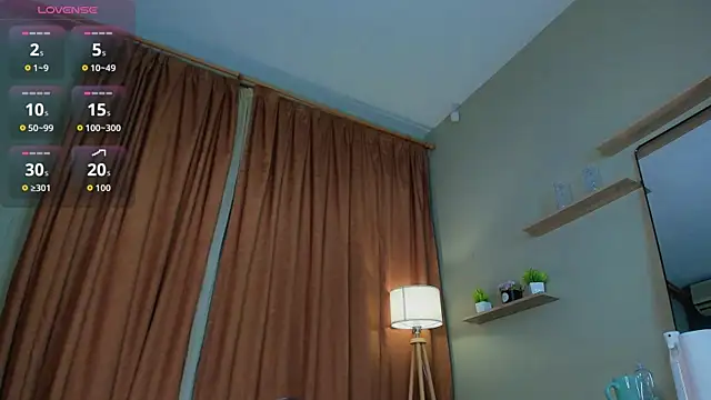 LeyaBloom live sex cam