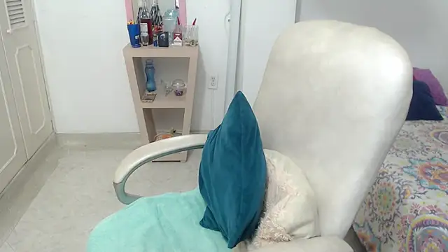leonela_69 webcam