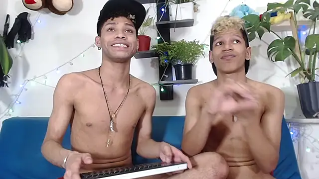 STRANGER_BOYS webcam