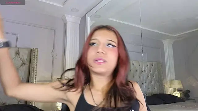noahluxx webcam stripchat model stream image
