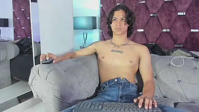 tonybenedetti - TonyBenedetti's free webcam - UK Sex Cams